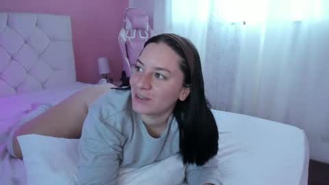 Snapshot of persefone_saira chatting on 06-15-26, 11:01 Marie online show from 06-15-26, 11:01