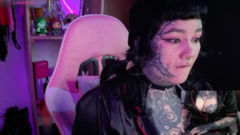 Snapshot of persefone_underworld chatting on 10-10-25, 02:27 persefone_underworld online show from 10-10-25, 02:27