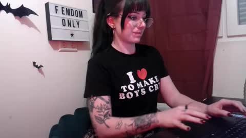 Persephone online show from 04-25-26, 12:08