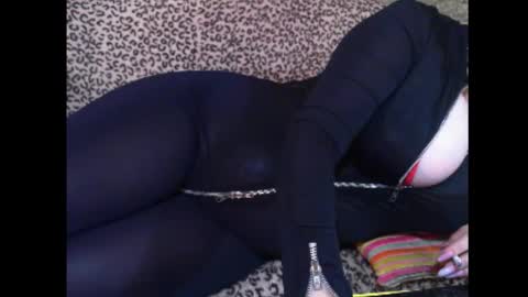 Snapshot of pervdomx chatting on 10-19-25, 10:32 Lady K online show from 10-19-25, 10:32