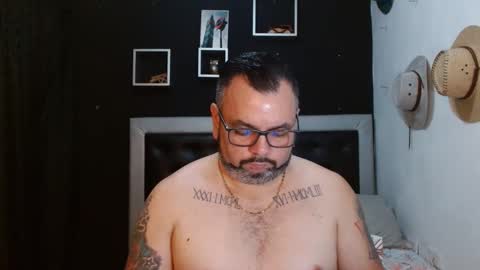 Snapshot of perverseveteranmanxxx chatting on 01-27-25, 01:05 Carlos online show from 01-27-25, 01:05