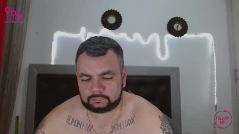 Snapshot of perverseveteranmanxxx chatting on 09-15-25, 07:03 Carlos online show from 09-15-25, 07:03