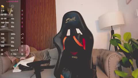 Lizza online show from 10-26-25, 02:17