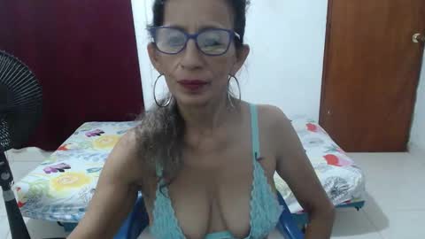 Snapshot of pervert_milf4uu_4 chatting on 11-17-25, 04:29 luz online show from 11-17-25, 04:29