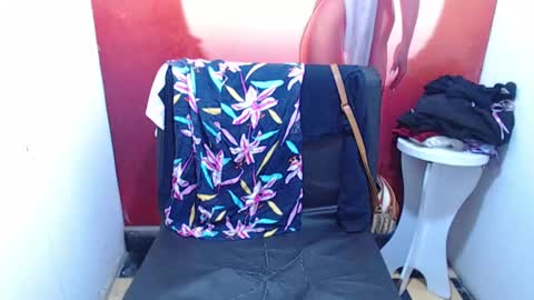 Snapshot of pervertt_linda chatting on 09-08-25, 07:02 Linda online show from 09-08-25, 07:02