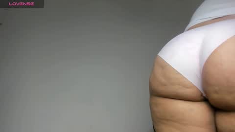 Snapshot of pervertt_mommy chatting on 10-28-25, 09:28  Alexandra  online show from 10-28-25, 09:28