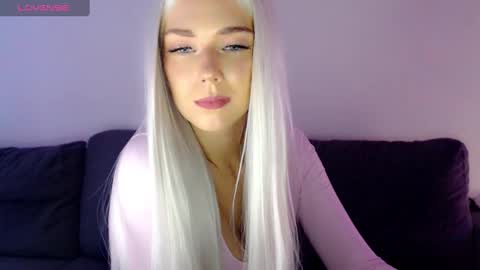 Snapshot of pervyblonde chatting on 12-18-24, 12:07 Isabella online show from 12-18-24, 12:07