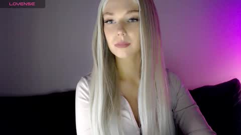 Snapshot of pervyblonde chatting on 11-03-25, 10:16 Isabella online show from 11-03-25, 10:16