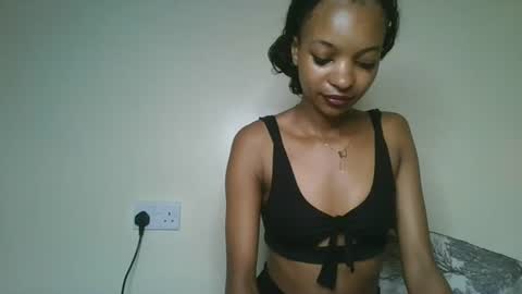 Snapshot of petal_palette chatting on 06-18-26, 06:02 Lolly online show from 06-18-26, 06:02
