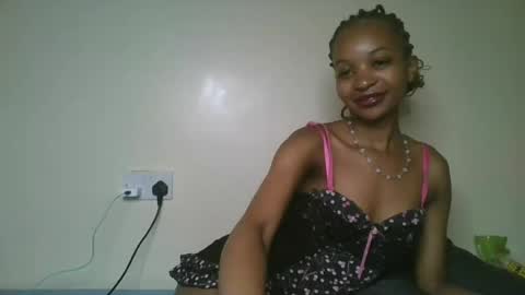 Snapshot of petal_palette chatting on 07-05-26, 05:25 Lolly online show from 07-05-26, 05:25