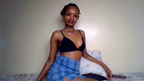 Snapshot of petal_palette chatting on 07-17-26, 05:07 Lolly online show from 07-17-26, 05:07