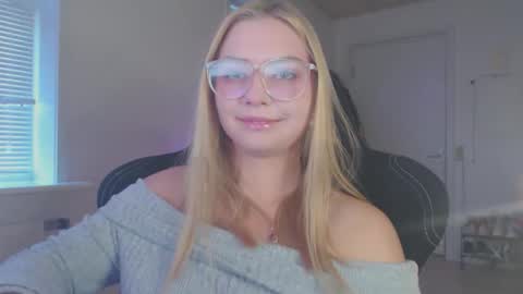 Snapshot of petalkiss chatting on 09-14-25, 05:12 petalkiss online show from 09-14-25, 05:12