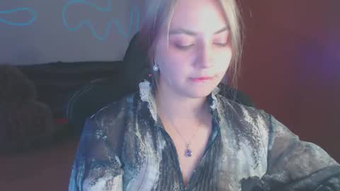 Snapshot of petalkiss chatting on 09-29-25, 05:51 petalkiss online show from 09-29-25, 05:51