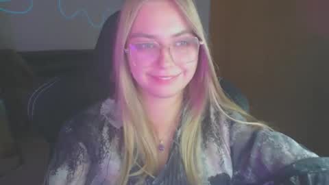 Snapshot of petalkiss chatting on 10-01-25, 06:47 petalkiss online show from 10-01-25, 06:47