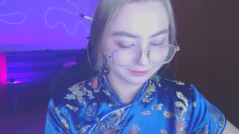 Snapshot of petalkiss chatting on 10-04-25, 08:07 petalkiss online show from 10-04-25, 08:07