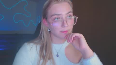 Snapshot of petalkiss chatting on 10-05-25, 06:17 petalkiss online show from 10-05-25, 06:17