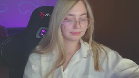 Snapshot of petalkiss chatting on 10-08-25, 11:46 petalkiss online show from 10-08-25, 11:46