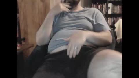 Snapshot of peter40770 chatting on 06-05-26, 01:56 peter40770 online show from 06-05-26, 01:56