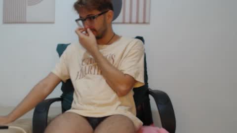 Snapshot of peter_x_annaud chatting on 02-05-26, 01:16 FELIPE online show from 02-05-26, 01:16