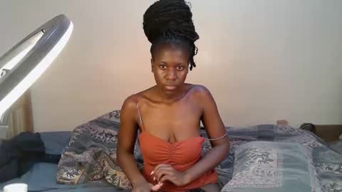 Snapshot of petite_anyaa chatting on 10-23-25, 11:46 Anya online show from 10-23-25, 11:46