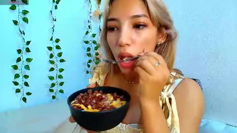 petite_blossom4 online show from 07-27-26, 11:56