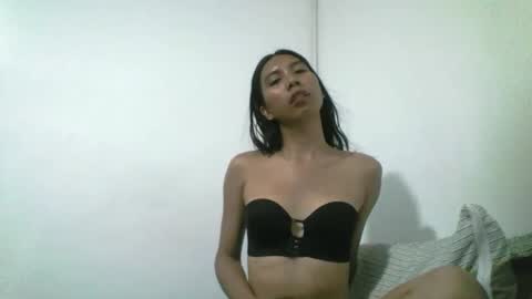 Snapshot of petite_dicklover chatting on 06-11-26, 08:12 Yuriee online show from 06-11-26, 08:12