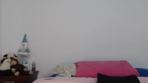 Snapshot of petite_kurly_qt chatting on 12-30-24, 12:32 loli online show from 12-30-24, 12:32