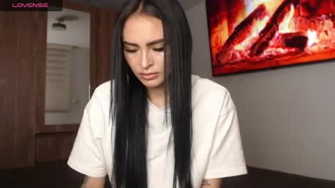 Snapshot of petite_linda chatting on 05-01-26, 08:19 Linda online show from 05-01-26, 08:19