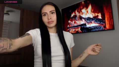 Snapshot of petite_linda chatting on 05-04-26, 10:06 Linda online show from 05-04-26, 10:06