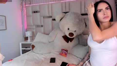 Snapshot of petite_linda chatting on 05-10-26, 04:06 Linda online show from 05-10-26, 04:06