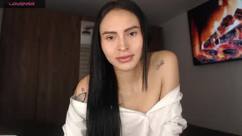 Snapshot of petite_linda chatting on 05-14-26, 04:52 Linda online show from 05-14-26, 04:52