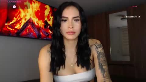 Snapshot of petite_linda chatting on 06-13-26, 03:26 Linda online show from 06-13-26, 03:26