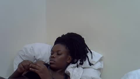 petite_melan online show from 11-12-25, 01:44