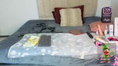 petite_pepper18 online show from 03-18-26, 12:41