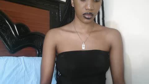 Snapshot of petite_princes chatting on 03-12-25, 12:36 petite_princes online show from 03-12-25, 12:36