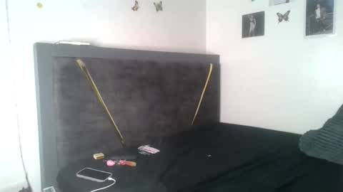 petite_queen69 online show from 05-27-26, 03:20