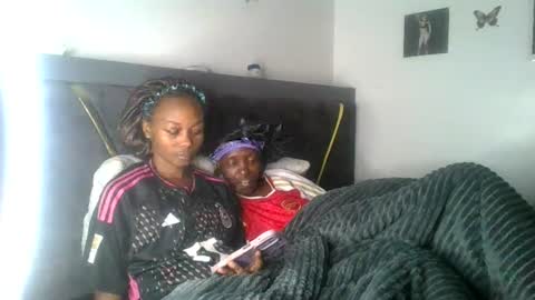 petite_queen69 online show from 06-23-26, 12:41