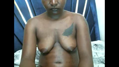 petite_shan online show from 12-15-25, 08:29