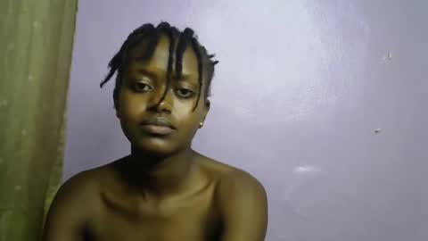 petite_star2 online show from 10-24-25, 10:39