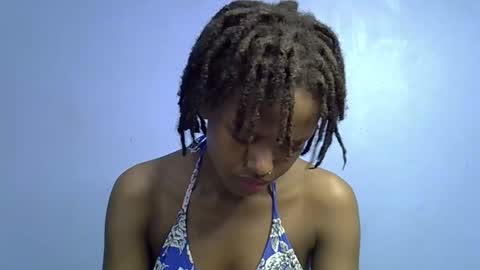 petite_star2 online show from 02-24-26, 05:05