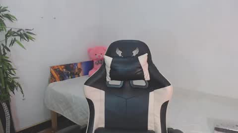 Snapshot of petiteasianx chatting on 01-16-25, 11:04 Vrin online show from 01-16-25, 11:04