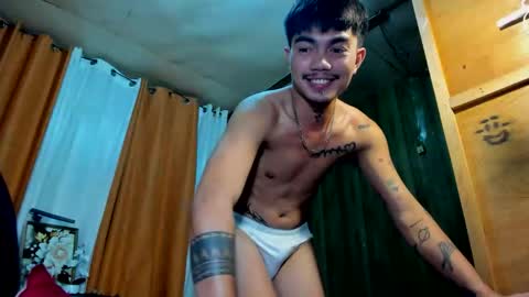 Snapshot of petiteasianx chatting on 11-07-25, 12:49 Vrin online show from 11-07-25, 12:49