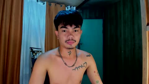 Snapshot of petiteasianx chatting on 11-08-25, 05:29 Vrin online show from 11-08-25, 05:29