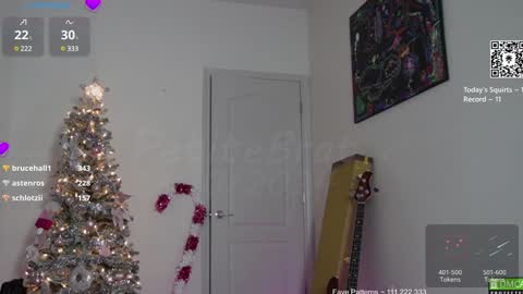 Snapshot of petitebrat chatting on 12-10-24, 07:00 PiperAvery online show from 12-10-24, 07:00