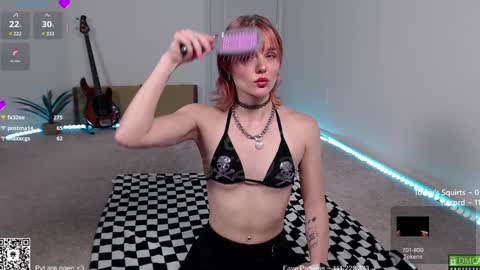 Snapshot of petitebrat chatting on 01-25-25, 08:00 PiperAvery online show from 01-25-25, 08:00