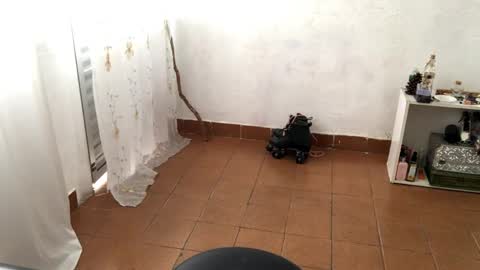 Snapshot of petitecurlybrunette chatting on 04-01-26, 04:04 Mlian online show from 04-01-26, 04:04