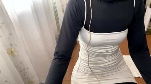 Snapshot of petitecurlybrunette chatting on 05-12-26, 02:25 Mlian online show from 05-12-26, 02:25