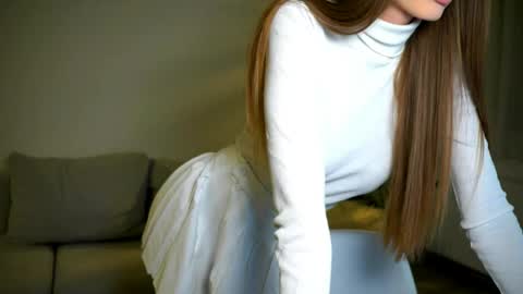 Snapshot of petitegonwiild chatting on 05-17-26, 08:05 Petitegonwiild online show from 05-17-26, 08:05