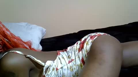 petitehunny online show from 04-25-26, 02:14