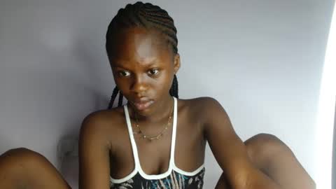 petitgirl88 online show from 06-05-26, 05:03